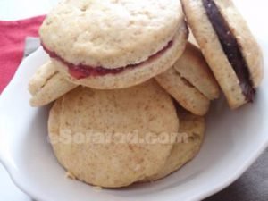 Recetas de Tetuan por Raquel Moryoussef de Fhima: Bizcochitos de miel rellenos de mermelada