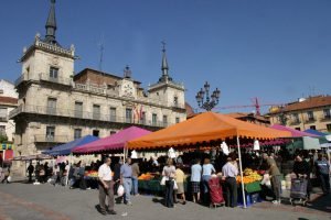Mercado en la Plaza Mayor. © Ayuntamiento de León