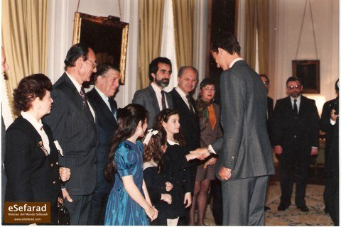 esefarad_asturias1 El Principe de Asturias saluda a las "auténticas niñas sefaradíes" Gioia Menasce, Daniela Menasce y Corina Cohen
