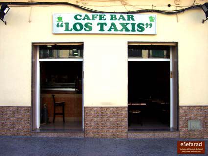 melilla1 NEGOCIO: BAR “LOS TAXIS” PROPIETARIOS: MOISES GUAHNICH Y ESTHER BENHAMÚ
