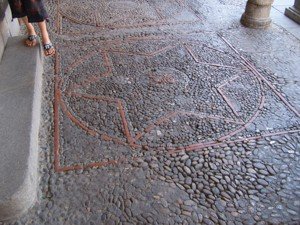 Mosaico situado en el suelo de la Plaza Mayor de Segovia