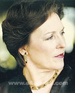 eleonora Eleonora Noga Alberti Kleinbort es la mayor autoridad en canto sefardí, pero dice que no quiere ser encasillada: «Hoy cultivo desde el barroco tardío hasta la música contemporánea».