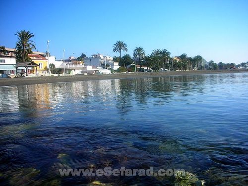 El paseo marítimo de Pedregalejo, visto desde el mar