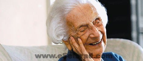 lustig_2 Lúcida. Perdió la vista hace 10 años, pero sigue informada gracias a gente que le va a leer a su casa.