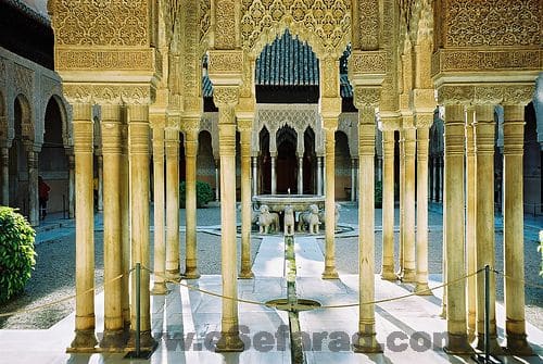 Patio de Los Leones, La Alhambra, Granada Patio de Los Leones, La Alhambra, Granada