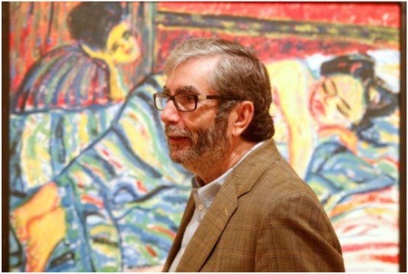 El escritor jienense durante una visita a una exposición de Paul Gaugin. / Bernardo Pérez