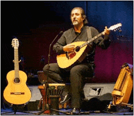 Paco e seus vários instrumentos