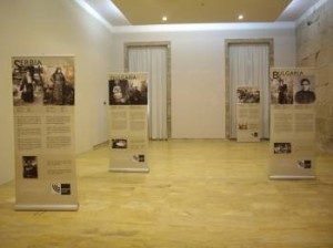 Los paneles hablan sobre la tradición y la historia e los sefardíes en la Europa oriental.