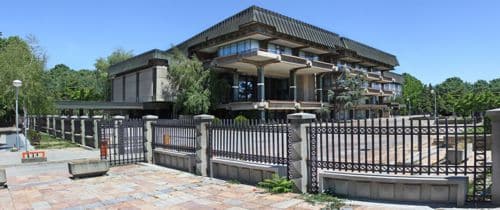 frente_academia_ciencias_artes_skopje