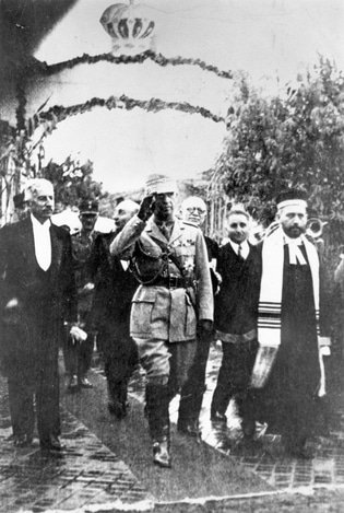 Saloniki, Greece, Rabbi Zvi Koretz (on the right) standing next to the the King of Greece, George II, during his visit to Saloniki Belongs to collection: Yad Vashem Photo Archive Origin: Encyclopedia of the Holocaust - Hebrew Edition 1990