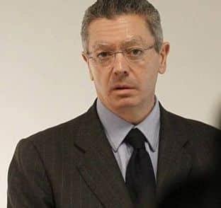 El ministro de Justicia, Alberto Ruiz-Gallardón, durante la presentación de la instrucción sobre concesión de la nacionalidad española a los extranjeros sefardíes por carta de naturaleza.- EFE