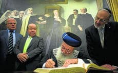 Shlomo Moshe Amar, gran rabino sefardí de Israel, durante una visita que realizó a Granada en 2011.