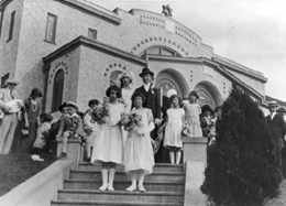 Wedding of Morris and Gentil Israel, Ezra Bessaroth Synagogue, 1924 Courtesy Washington State Jewish Historical Archives