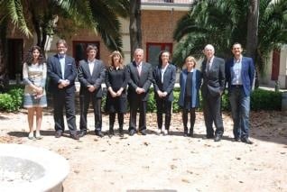 Asistentes a la firma del convenio en Girona. // FdV
