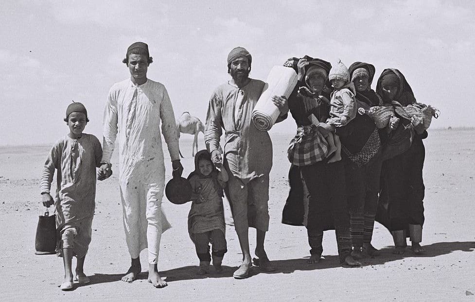 Yemenite Jews walking to Aden, the site of a transit camp, ahead of their emigration to Israel in 1949. Zoltan Kluger/Government Press Office.