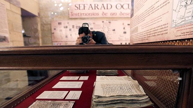 Varios de los documentos expuestos en el Archivo Histórico Provincial - VALERIO MERINO