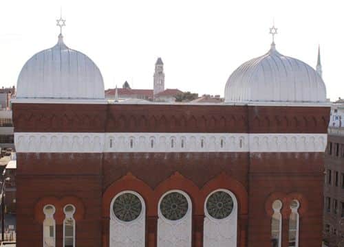 The original Bnai Brith Jacob has been preserved and is now the Savannah College of Art and Design Student Center.