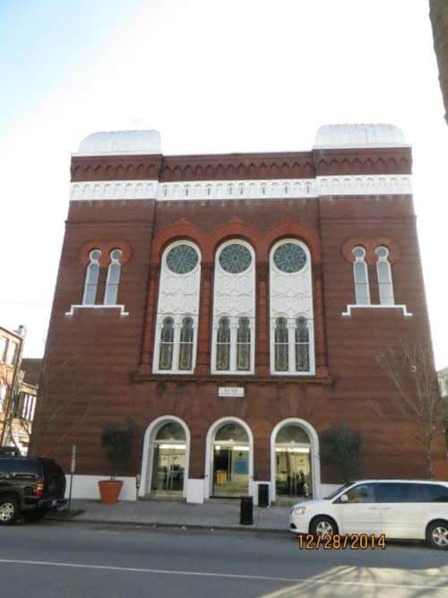 The original Bnai Brith Jacob has been preserved and is now the Savannah College of Art and Design Student Center.