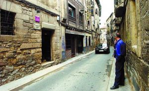 La sinagoga de Miranda, izquierda, se transformó un buen día en bar. Truchuelo