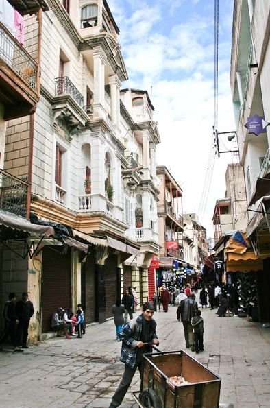 Calle de la Mellah de Fez, antiguo barrio judío de la capital imperial de Marruecos. VIAJAR AHORA