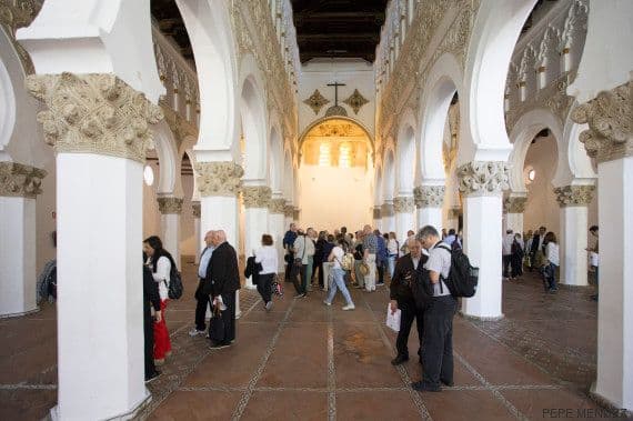 Visita de la sinagoga de Santa María la Blanca (Toledo) durante el encuentro sefardí.