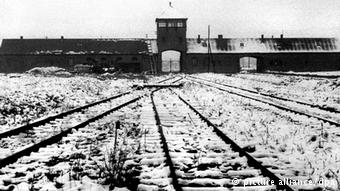 Entrada a Auschwitz II. Foto histórica.