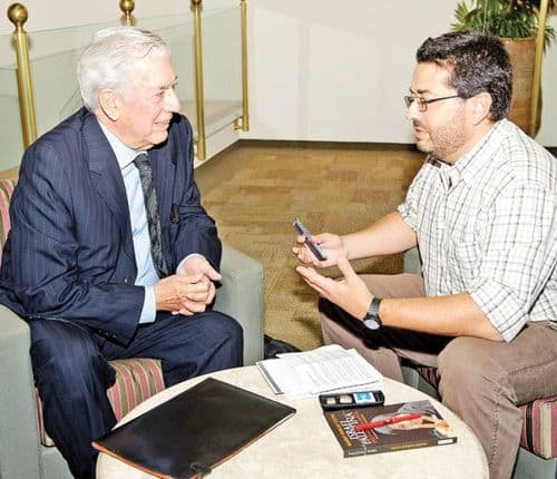 La entrevista con Mario Vargas Llosa es una de las que más recuerda. Foto: Andrés Lacko