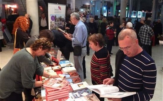 Books and materials in Ladino were sold in the lobby of the theater (Photos: Daniel Santacruz)