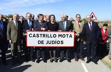 La consejera de Cultura y Turismo, María Josefa García Cirac, y el embajador de Israel en España, Daniel Kutner, entre otros, asisten a los actos con motivo del cambio de denominación de Castrillo Mota de Judíos. Ricardo Ordóñez (ICAL)