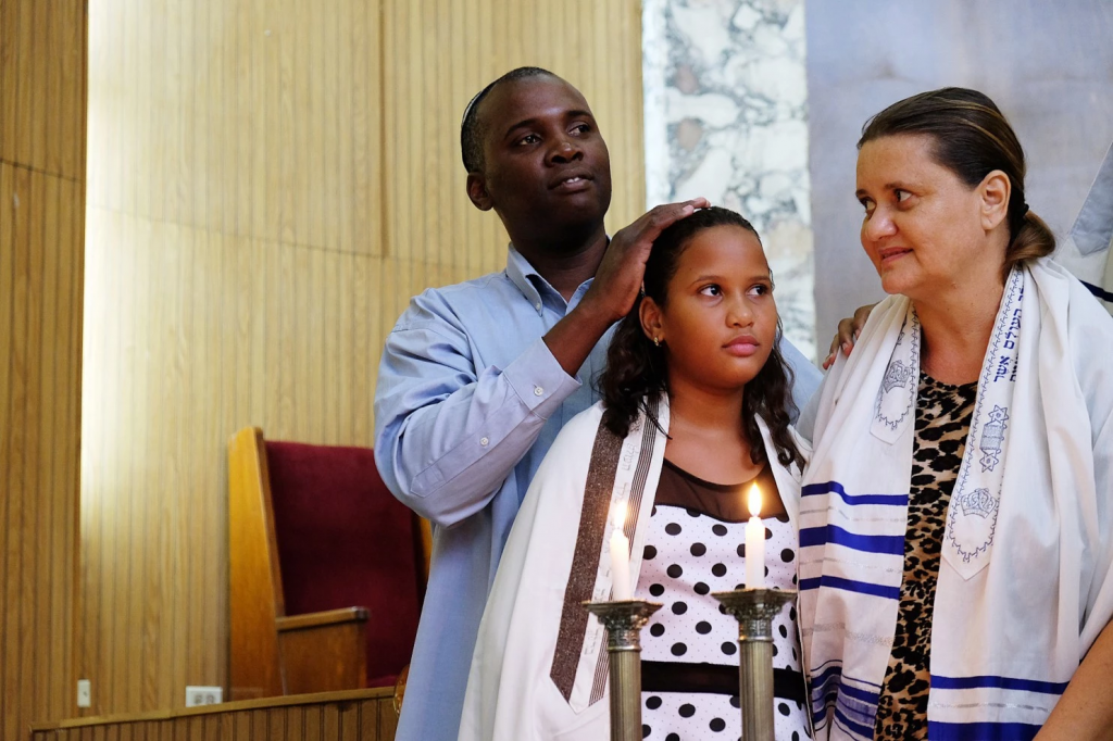Parents participate in their daughter’s bat mitzvah inside the Beth Shalom synagogue, Aug. 29, 2015, Havana. (Jonathan Alpeyrie)