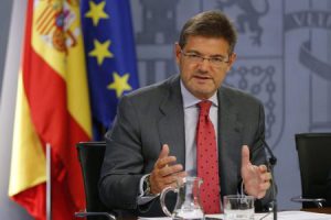 El ministro de Justicia, Rafael Catalá, durante la rueda de prensa tras el Consejo de Ministros. MariscalEFE