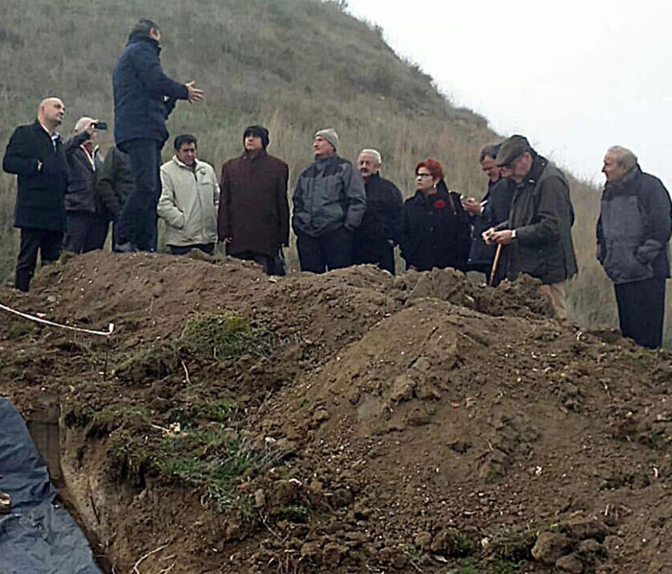 La delegación de la embajada israelí en su visita a las excavaciones en 2014. - ECB