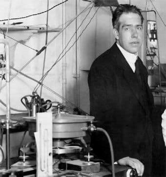 niels_bohr_laboratorio_1922