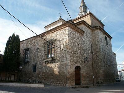 La actual iglesia de San Juan Bautista de Ocaña construída  sobre los cimientos de la antigua  sinagoga . 