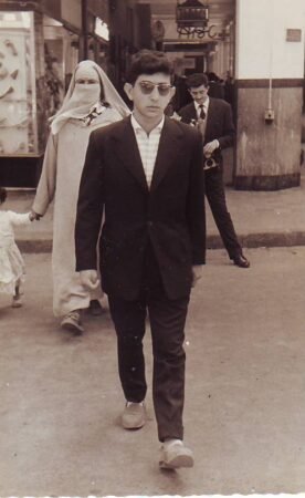 Un jeune homme sur le Boulevard de la Gare en 1957