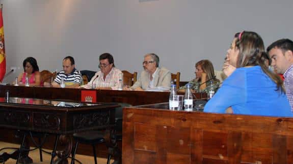 Parte de la Corporación, durante el pleno. / M. R.