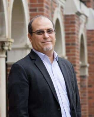 Jesús Jambrina, en el campus de Viterbo University, en La Crosse (Wisconsin). Debra Kappmeyer