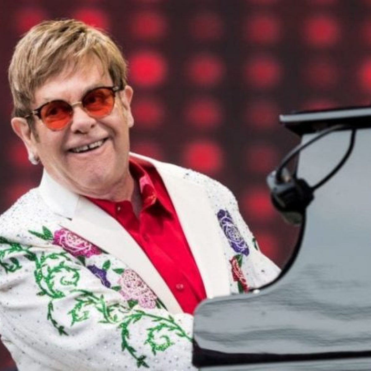 LA VIDA DE «ELTON JOHN» trezladado por Simon Geron eSefarad