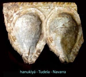 Fragmento de una lámpara judía hanukiyá encontrada en Tudela Navarra