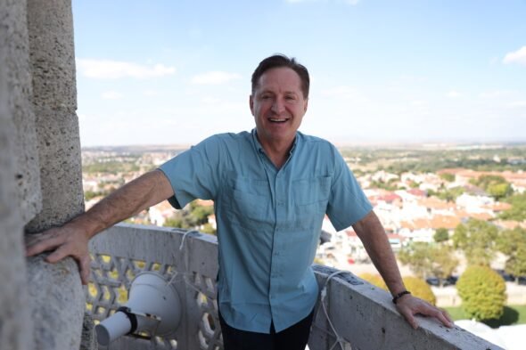 Brad Pomerance poses in the minaret of Selimiye Mosque, Edirne, northwestern Turkey, Oct. 11, 2021. (AA Photo)