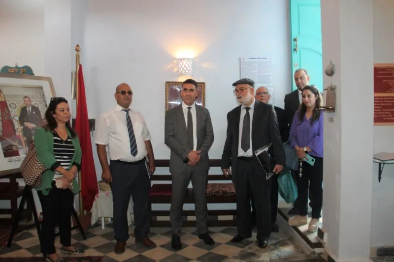 Como parte de la extraordinaria iniciativa de Su Majestad el Rey Mohammed VI; Dios lo guarde, para rehabilitar las necrópolis judías del Reino, la Comunidad Judía de Tánger inició una seria labor de restauración de la antigua sinagoga Kahal en Asilah, la Mikve y el horno (ferrane d-Lihoud) que eran verdaderas ruinas.