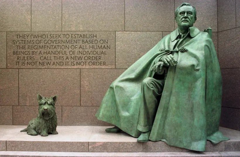 THE FDR MEMORIAL, Washington: El autor de la 'Haggadah de Hitler' intercaló el nombre de Roosevelt con el de Dios para darle crédito al hombre por la liberación de los judíos del norte de África (Crédito de la foto: REUTERS)