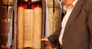 President Albert Kamoo, A”H, Al Franji Synagogue, Damascus, Syria, 2009 (Photo courtesy of Chrystie Sherman/Diarna Geo-Museum of North African & Middle Eastern Jewish Life)