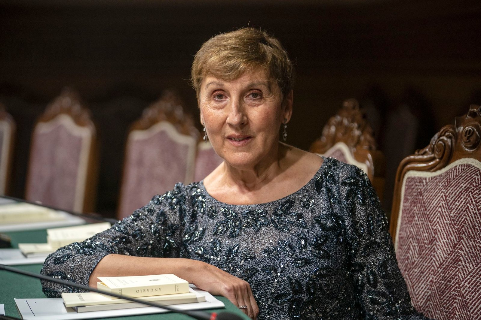 Paloma Díaz-Mas, en el salón de plenos de la RAE, minutos antes de su discurso de ingreso. ANDREA COMAS