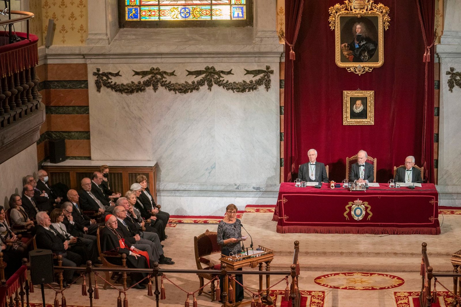 Díaz-Mas lee su discurso en el salón de actos de la RAE este domingo. ANDREA COMAS