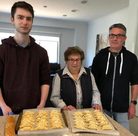 Tres generaciones de Benatars continúan la tradición de la cocina sefardí