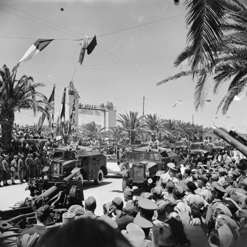 Desfile de tropas británicas el 20 de mayo de 1943 en Túnez. Museos de la Guerra Imperial / Wikimedia Commons