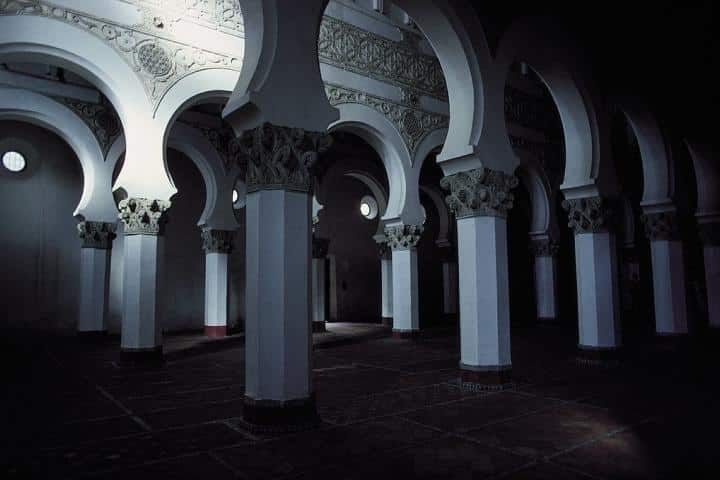 Imagen de archivo del interior de Santa María la Blanca, en Toledo.