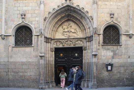 Tras la expulsión de los judíos en 1492, la iglesia pasó a manos de la orden de los trinitarios, que ampliaron el edificio para convertirlo en su convento. Xavi Casinos