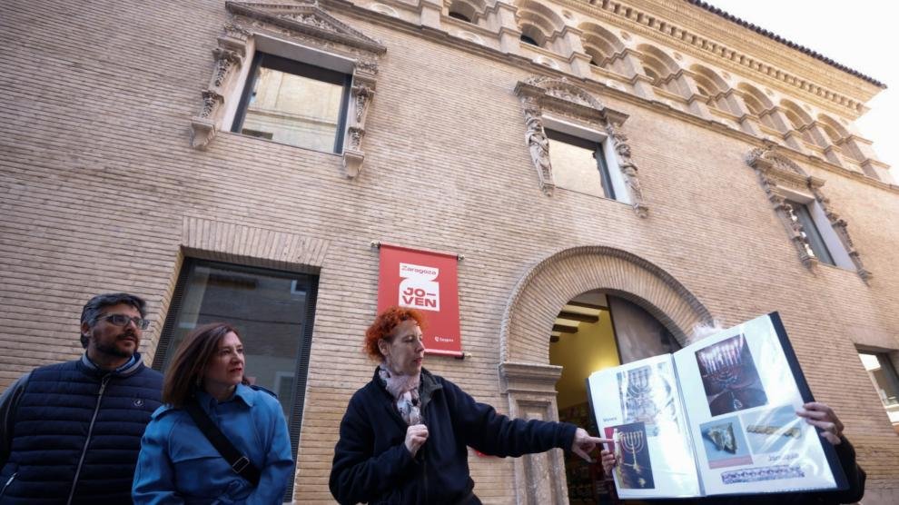 Conrado Molina, Sara Fernández y Timna Segal, este martes durante la presentación de las visitas guiadas | José Miguel Marco